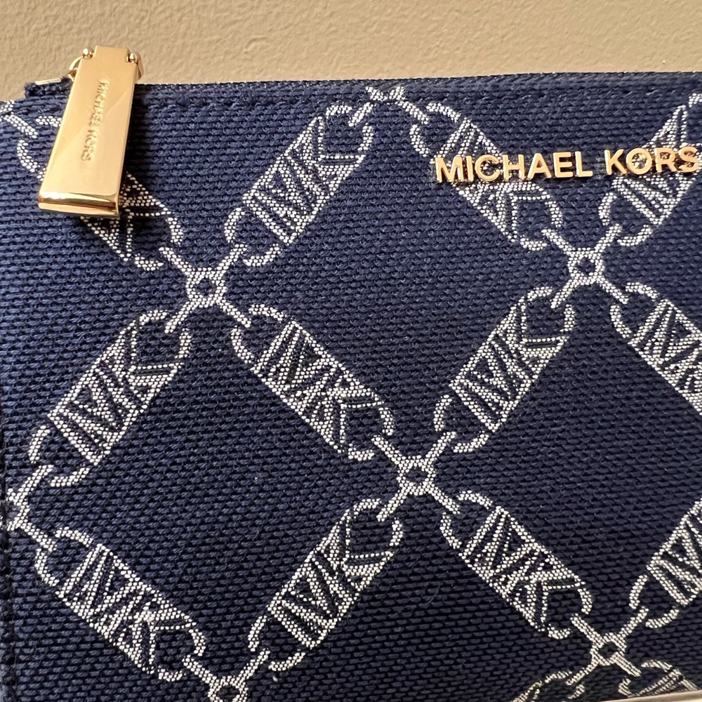 Michael Kors Double Zipper Patterned Wristlet NWT - Picture 6 of 12